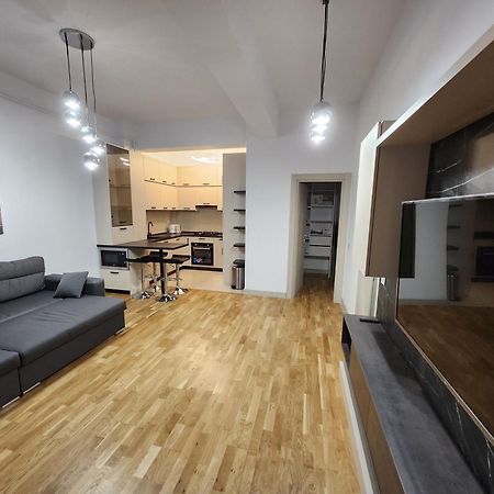 Near Airport 2 Rooms Apartments In Himson Iasi Exterior photo