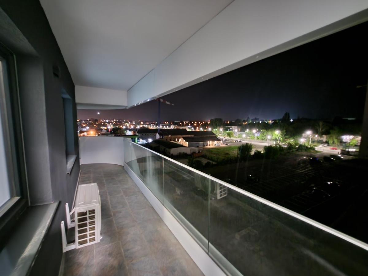 Near Airport 2 Rooms Apartments In Himson Iasi Exterior photo