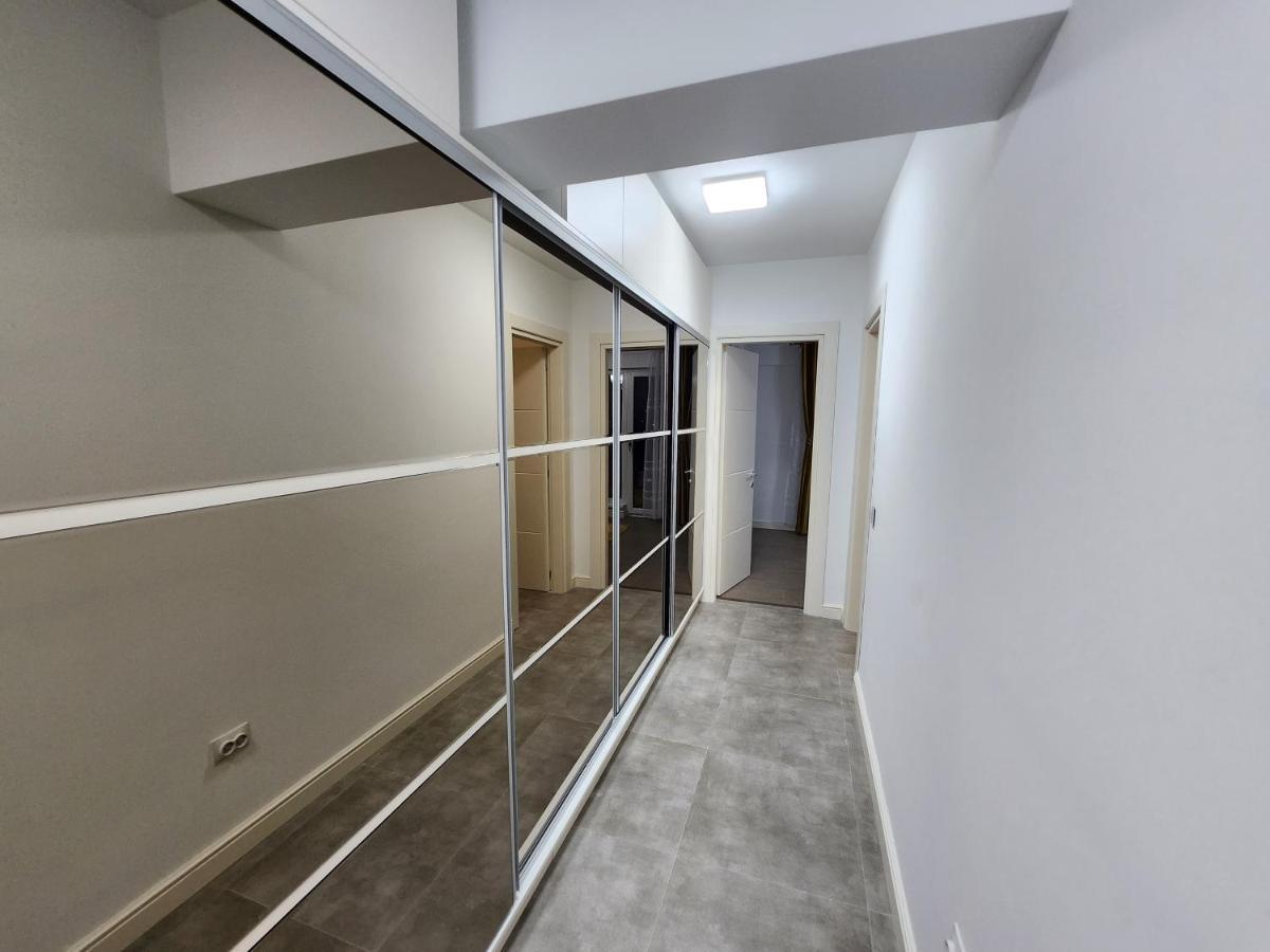 Near Airport 2 Rooms Apartments In Himson Iasi Exterior photo