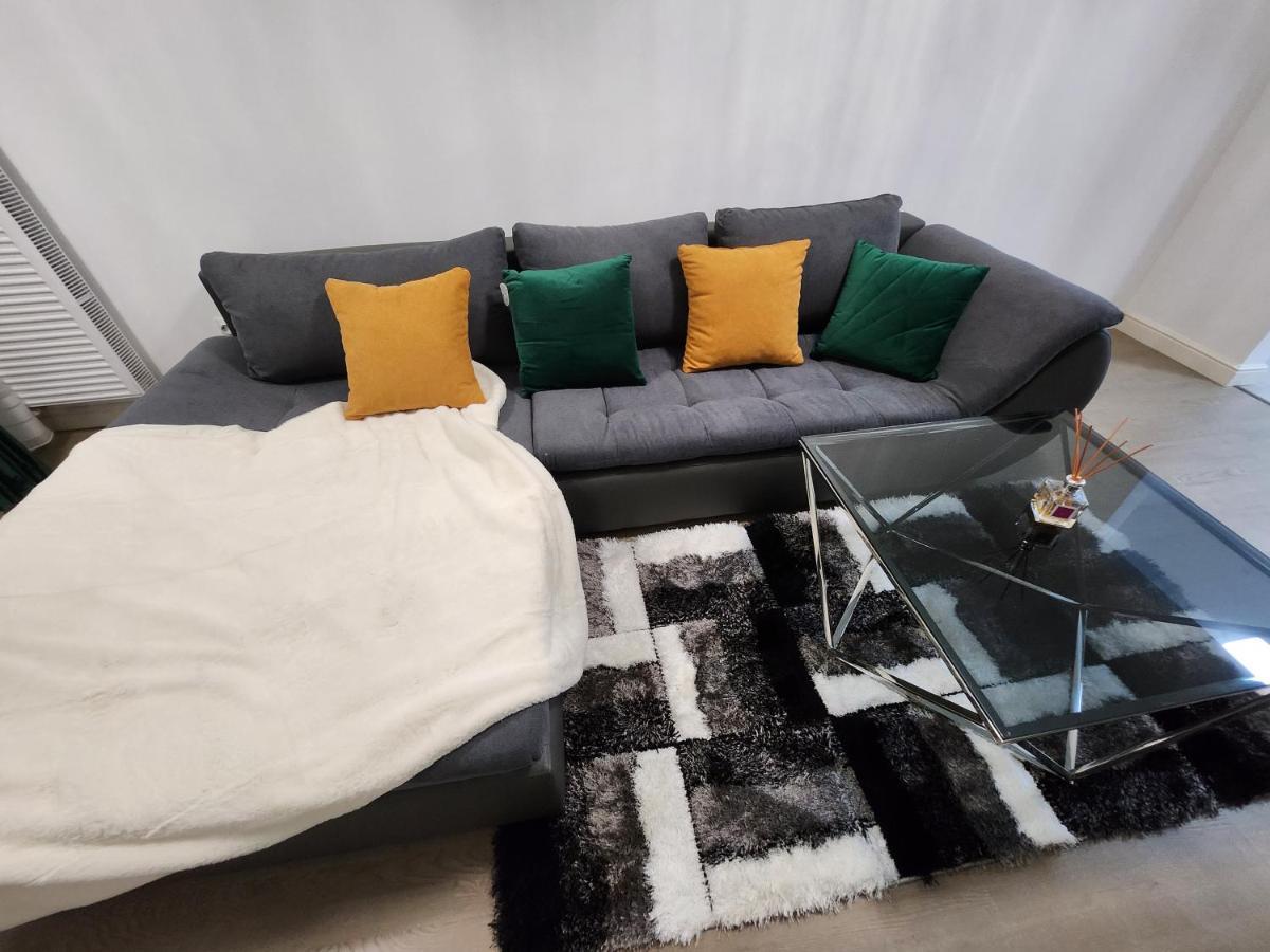 Near Airport 2 Rooms Apartments In Himson Iasi Exterior photo