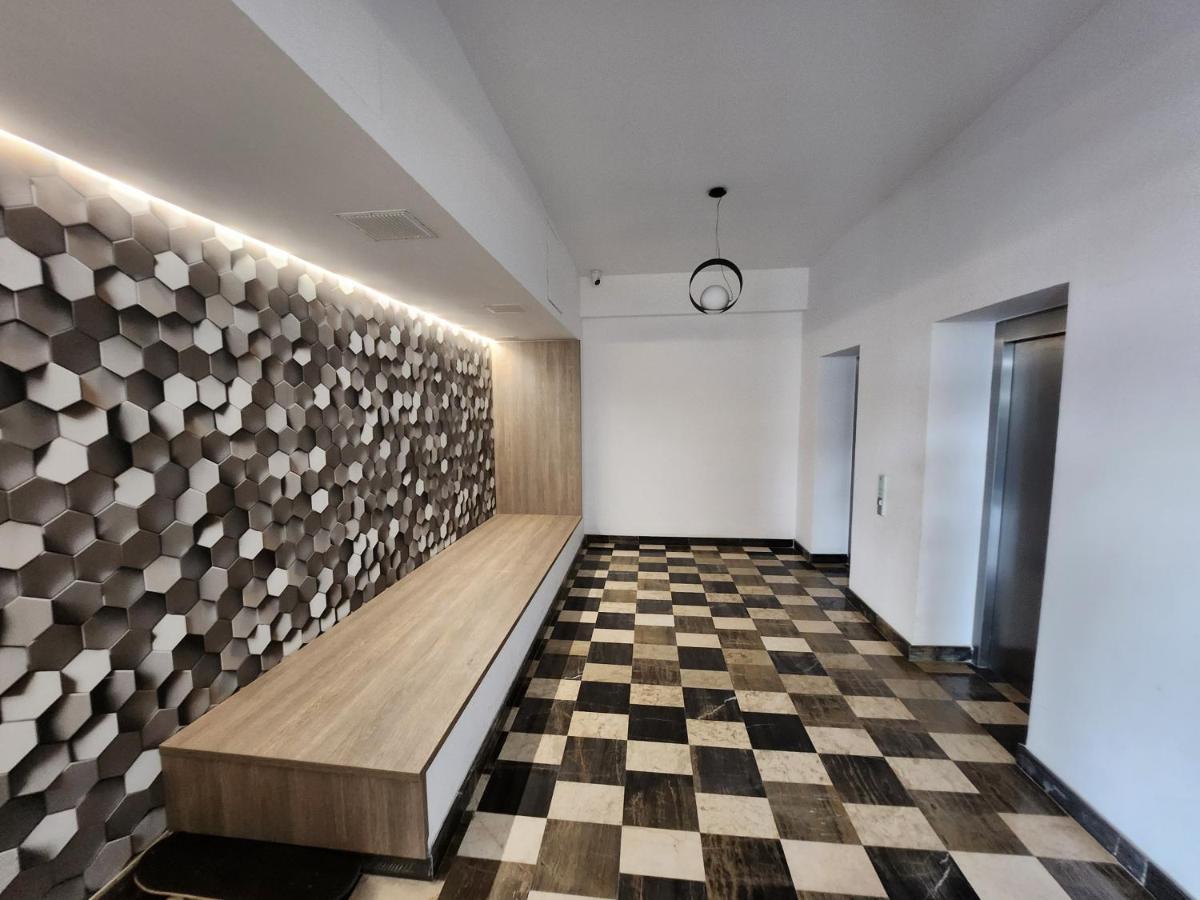 Near Airport 2 Rooms Apartments In Himson Iasi Exterior photo
