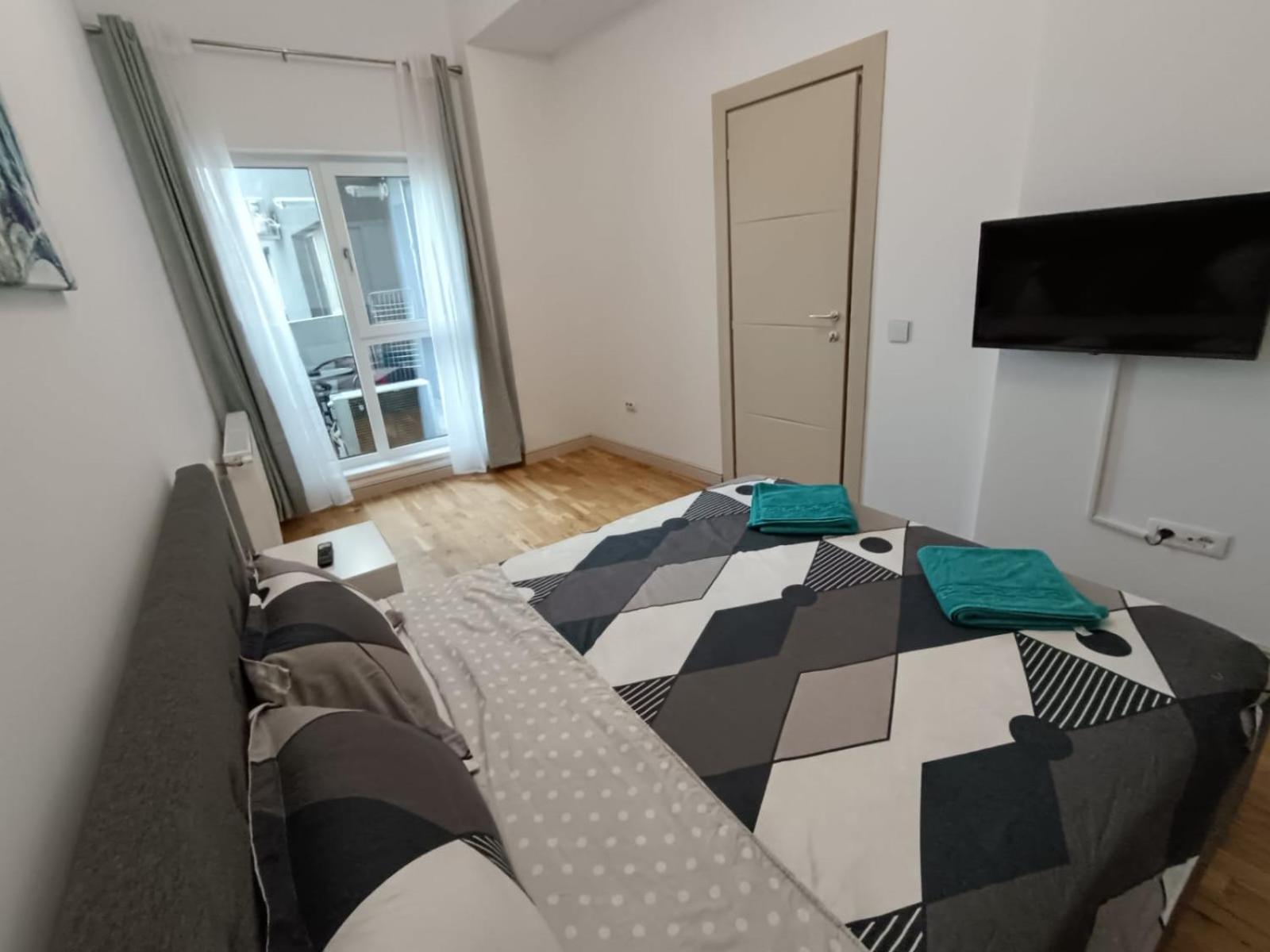 Near Airport 2 Rooms Apartments In Himson Iasi Exterior photo